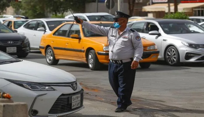 «أفسحوا المجال، ابني في خطر».. موقف شجاع لشرطي عراقي (فيديو) «أفسحوا المجال، ابني في خطر».. موقف شجاع لشرطي عراقي (فيديو)