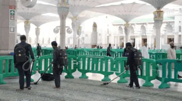 أكثر من 3000 موظف يساهمون في تنظيف المسجد النبوي لخدمة الزوار والمصلين