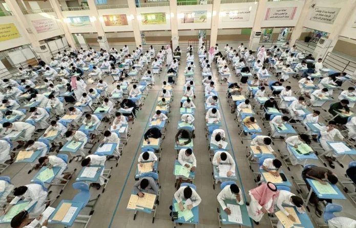 أكثر من 500 ألف طالب وطالبة في مدارس جدة يبدأون امتحانات نهاية السنة الدراسية. أكثر من 500 ألف طالب وطالبة في مدارس جدة يبدأون امتحانات نهاية السنة الدراسية.