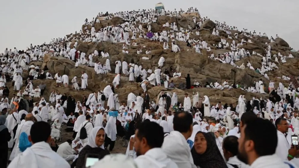 أكثر من مليوني حاج يتجمعون في عرفة لأداء أهم مناسك الحج أكثر من مليوني حاج يتجمعون في عرفة لأداء أهم مناسك الحج