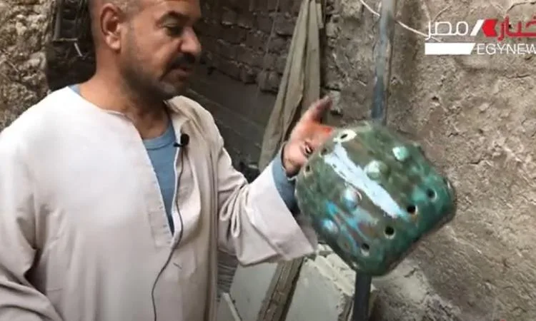 ألوان الفخار والحجر في ورشة “سيد عبود” بـ “نقطة ضوء” ألوان الفخار والحجر في ورشة “سيد عبود” بـ “نقطة ضوء”
