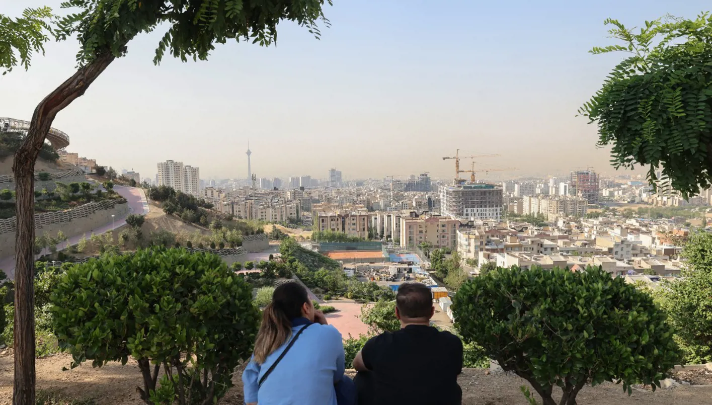 أمة متعبة من الأزمات… الإيرانيون يتهيأون لاعتداءات إسرائيلية جديدة بمشاعر مختلطة من الغضب والفزع.