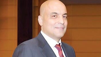 أمجد حسنين: السماح للأجانب بشراء العقارات بالدولار وإلزام المطورين بإيداع العوائد في البنوك المصرية يعزز تنظيم السوق ويحفز تصدير العقارات.