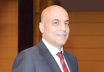 أمجد حسنين: السماح للأجانب بشراء العقارات بالدولار وإلزام المطورين بإيداع العوائد في البنوك المصرية يعزز تنظيم السوق ويحفز تصدير العقارات.