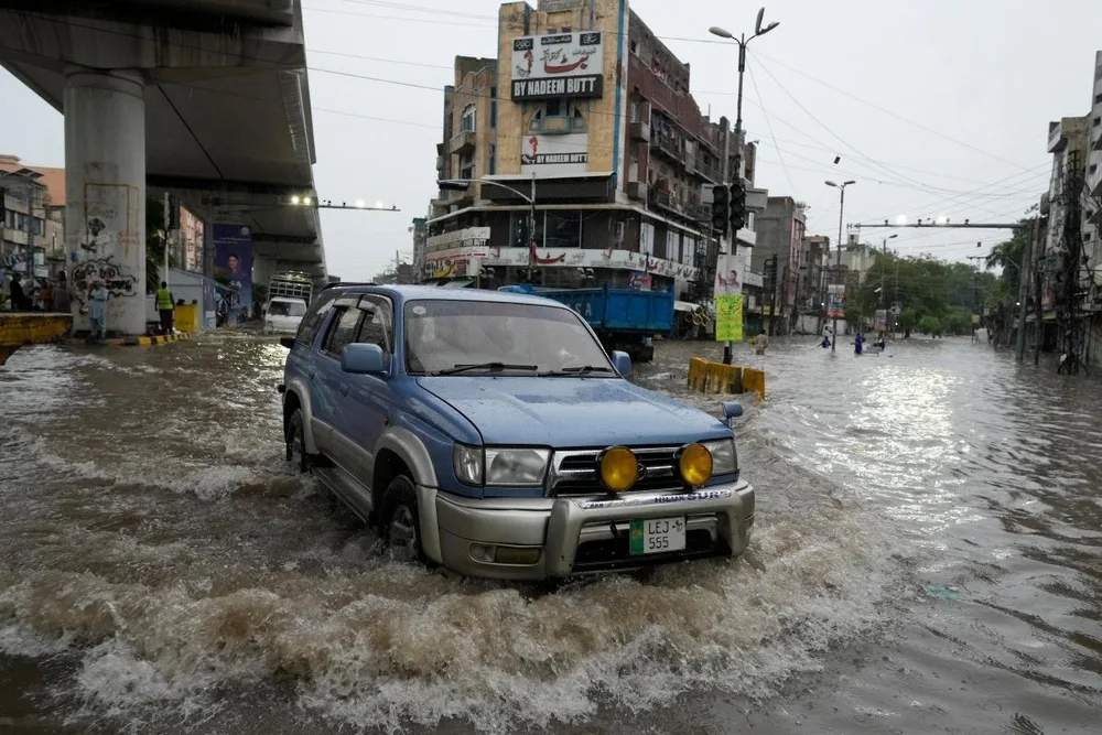 أمطار شديدة تؤدي إلى وفاة 11 فردًا في باكستان