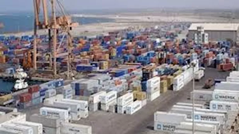 أمن المنافذ ينجح في ضبط 31 قضية وينفذ 262 حكمًا قضائيًا خلال يوم واحد