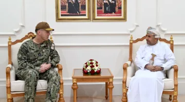 أمين عام وزارة الدفاع يستضيف مسؤولًا عسكريًا من الولايات المتحدة