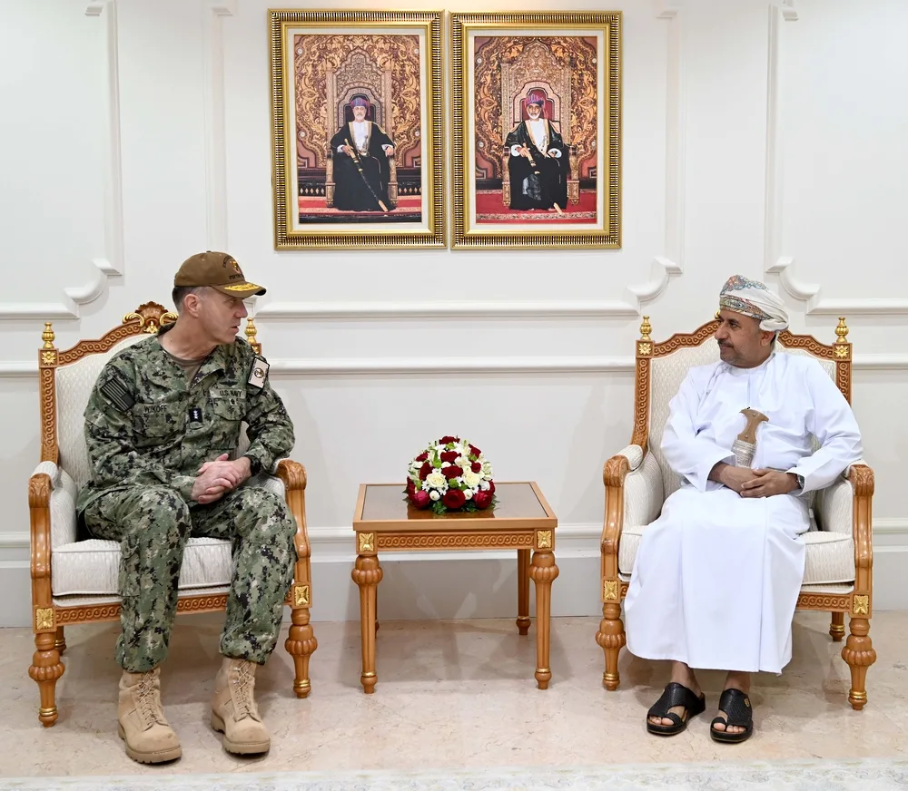 أمين عام وزارة الدفاع يستضيف مسؤولًا عسكريًا من الولايات المتحدة أمين عام وزارة الدفاع يستضيف مسؤولًا عسكريًا من الولايات المتحدة