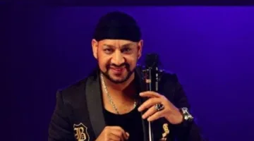 «أنا عمهم أنا المدرسة».. عصام كاريكا يطلق أحدث أغانيه.