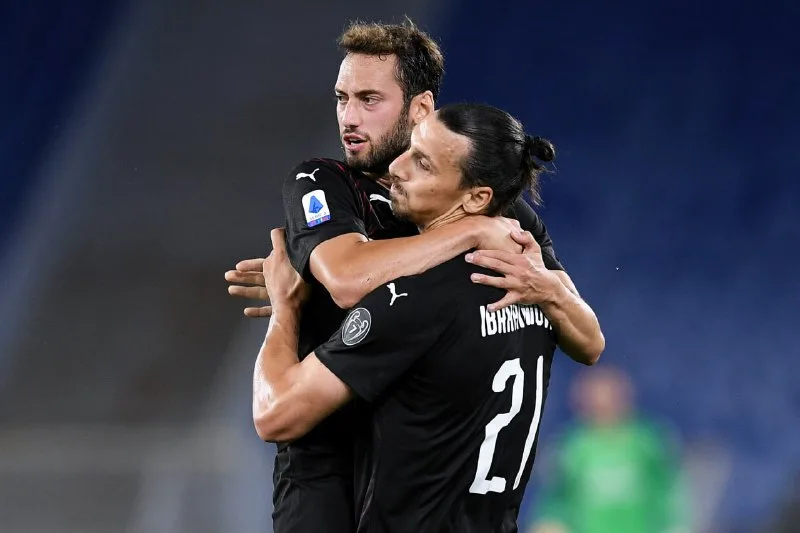أندية الدوري السعودي تتابع تشالهانوجلو وفريق جالطا سراي في الصورة أندية الدوري السعودي تتابع تشالهانوجلو وفريق جالطا سراي في الصورة