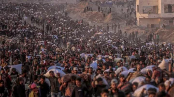 أهالي غزة يتخلصون من مدخراتهم الذهبية للهروب من حرب الجوع