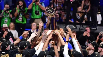 أوكلاهوما سيتي ثاندر يحقق أول ألقابه في NBA وشاي جيلجوس ينضم إلى عمالقة اللعبة الثلاثة.