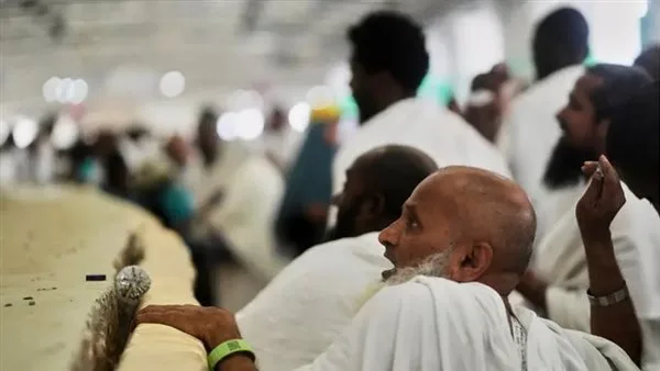 أول أيام التشريق: الحجاج يستكملون رمي الجمرات الثلاث (فيديو) أول أيام التشريق: الحجاج يستكملون رمي الجمرات الثلاث (فيديو)