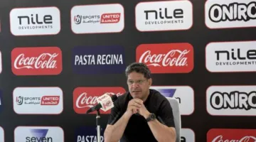 أيمن الرمادي يستعرض تقرير الانتقالات واللاعبين المغادرين من الزمالك