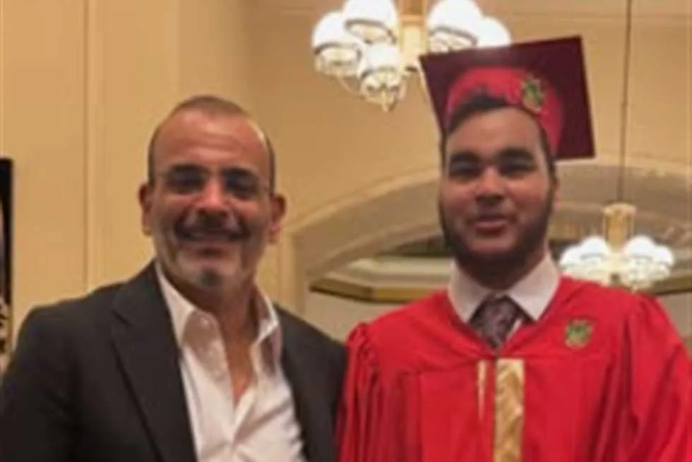 أيمن بهجت قمر يشارك فرحته بتخرج ابنه: “أخيرًا نجح بهجت” (صور) أيمن بهجت قمر يشارك فرحته بتخرج ابنه: “أخيرًا نجح بهجت” (صور)