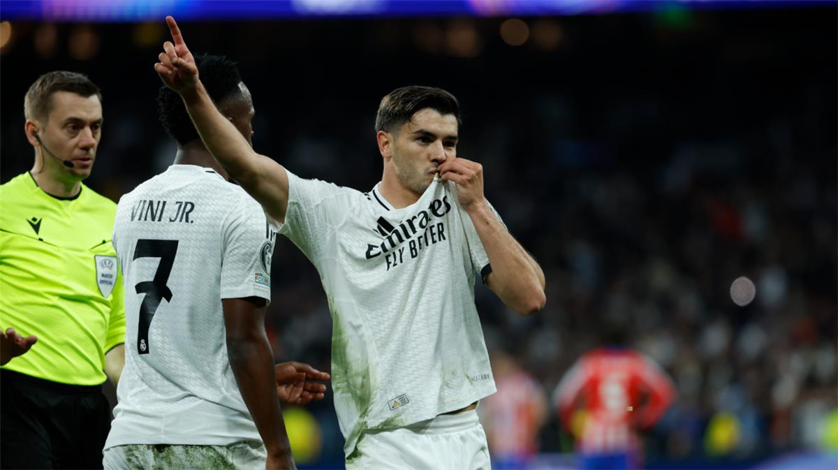 إبراهيم دياز يوضح صلة تشابي بلاعبي ريال مدريد ويتعهد بتحقيق لقب كأس العالم للأندية.