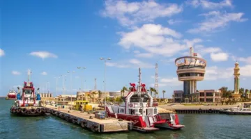 إجراء عمليات شحن لـ 25 سفينة حاويات وبضائع عامة في ميناء دمياط