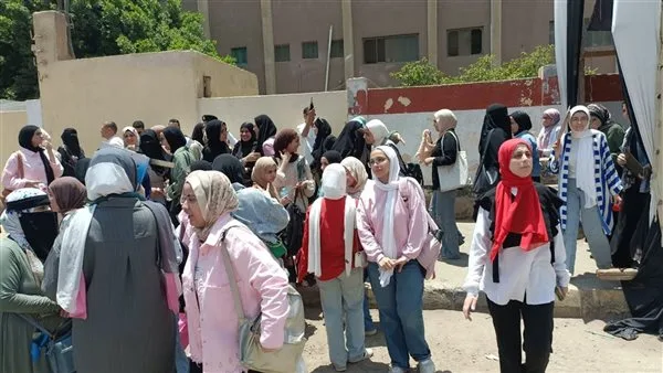 إحالة 4 طلاب في لجنة امتحانات الثانوية العامة بكفر شكر بالقليوبية للتحقيق بسبب سلوكيات شغب. إحالة 4 طلاب في لجنة امتحانات الثانوية العامة بكفر شكر بالقليوبية للتحقيق بسبب سلوكيات شغب.