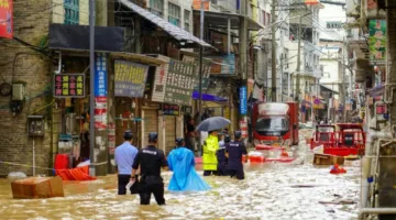 إخراج أكثر من 80 ألف فرد بسبب الفيضانات في جنوب غرب الصين