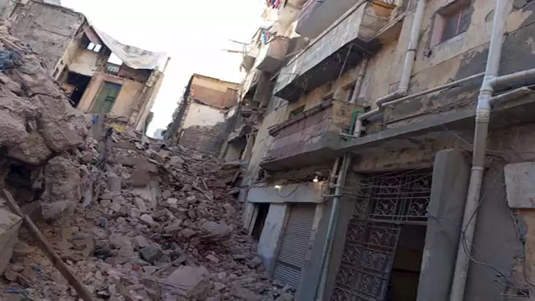 إخلاء منزلين في جنوب الأقصر بسبب تصدع وانهيار جزئي لمنزل قريب إخلاء منزلين في جنوب الأقصر بسبب تصدع وانهيار جزئي لمنزل قريب