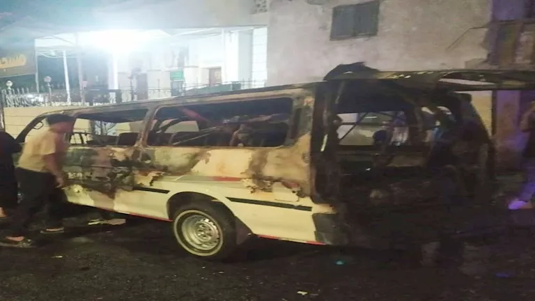 إخماد حريق حافلة صغيرة بالقرب من موقف السويس إخماد حريق حافلة صغيرة بالقرب من موقف السويس