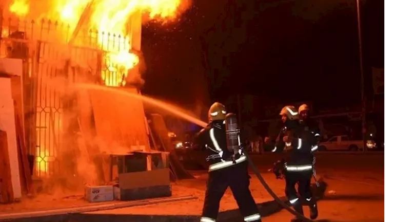 إخماد حريق في قاعة زفاف بالمنيا إخماد حريق في قاعة زفاف بالمنيا