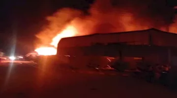 إخماد حريق في مصنع للمراتب بالعاشر