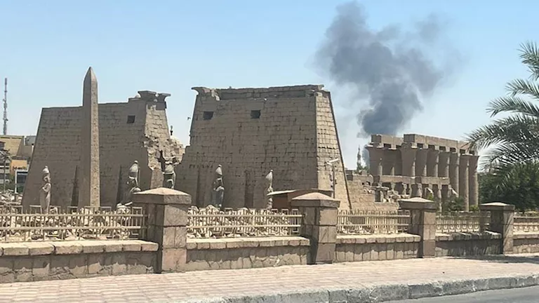 إخماد حريقين في متجر ملابس ومقهى في الأقصر إخماد حريقين في متجر ملابس ومقهى في الأقصر