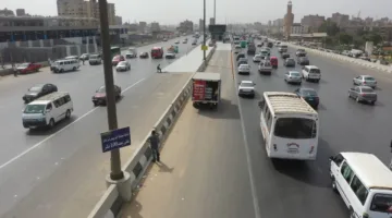إرشادات لقائدي المركبات: عدم استخدام lanes المخصصة لحافلات التردد وضرورة الالتزام بالسير في المسارات الأخرى للطريق.