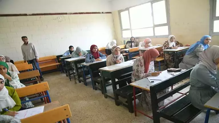إرهاق مفاجئ: دخول مراقب امتحانات الثانوية العامة في قنا إلى المستشفى إرهاق مفاجئ: دخول مراقب امتحانات الثانوية العامة في قنا إلى المستشفى