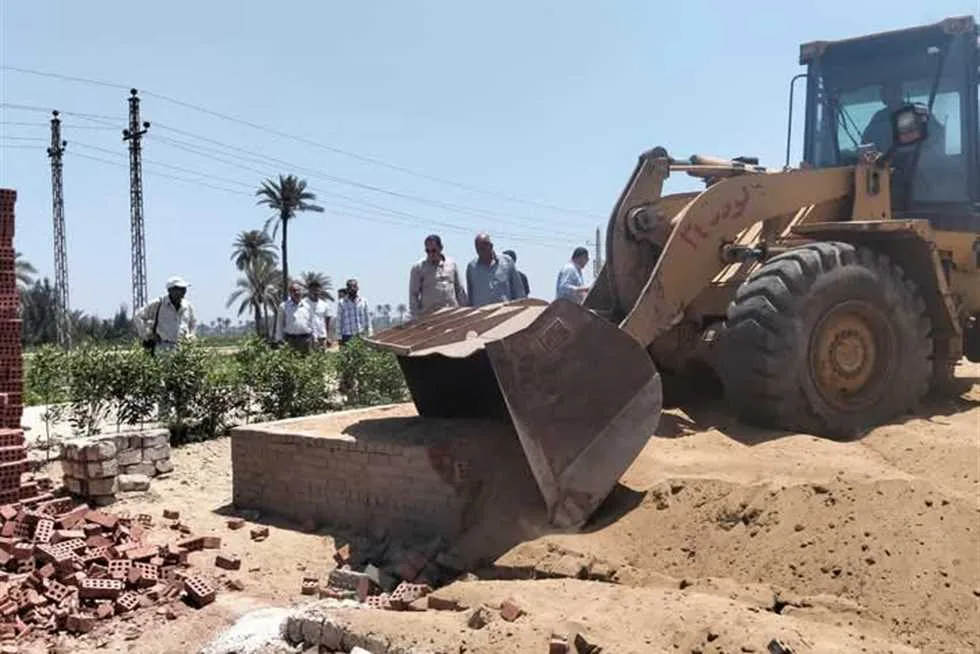 إزالة 36 حالة تعدٍ خلال المرحلة الثانية من الموجه 26 في أسوان إزالة 36 حالة تعدٍ خلال المرحلة الثانية من الموجه 26 في أسوان
