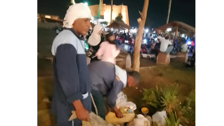 إزالة 7 أطنان من النفايات خلال حملة تنظيف في ساحة سيدي أبو الحجاج بالأقصر إزالة 7 أطنان من النفايات خلال حملة تنظيف في ساحة سيدي أبو الحجاج بالأقصر