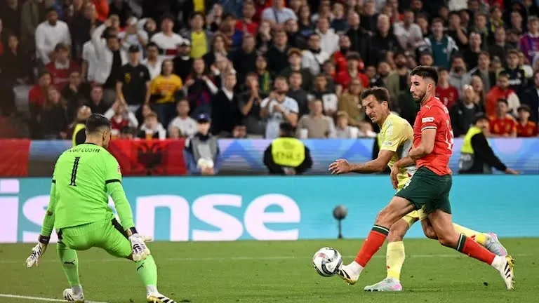 إسبانيا تتفوق على البرتغال 2-1 في الشوط الأول من نهائي دوري الأمم الأوروبية إسبانيا تتفوق على البرتغال 2-1 في الشوط الأول من نهائي دوري الأمم الأوروبية