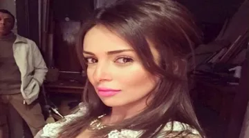 إسراء عبدالفتاح تحتفل بعيد الأضحى بارتداء “إسدال” الصلاة