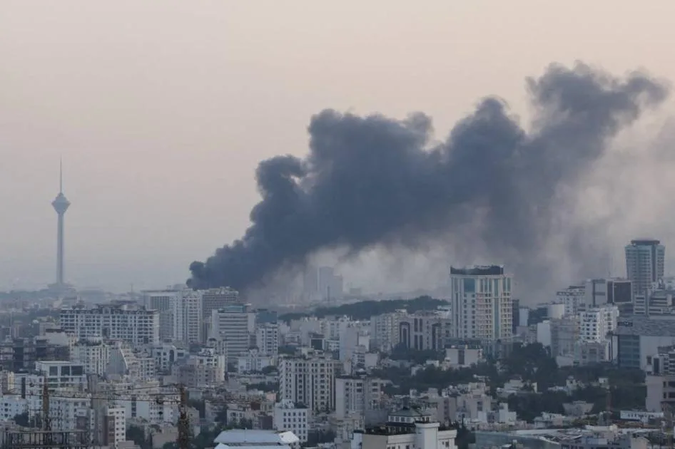 إسرائيل تستهدف العديد من المواقع العسكرية في طهران إسرائيل تستهدف العديد من المواقع العسكرية في طهران