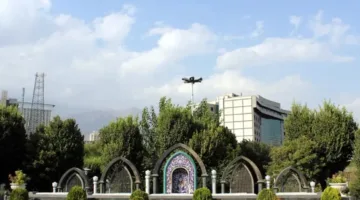 إسرائيل تستهدف مبنى وكالة الإذاعة والتلفزيون الإيرانية (فيديو)