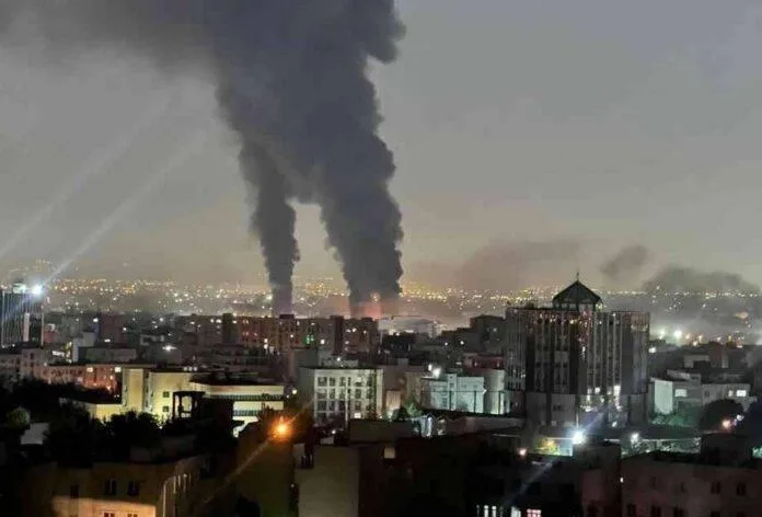 إسرائيل تستهدف مراكز قيادة الحرس الثوري في طهران إسرائيل تستهدف مراكز قيادة الحرس الثوري في طهران