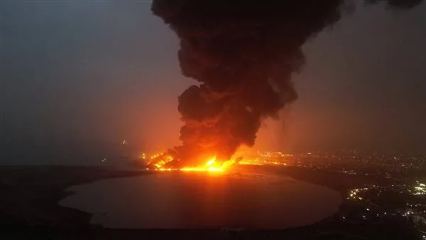 إسرائيل تعلن عن استهداف ميناء الحديدة في غرب اليمن. إسرائيل تعلن عن استهداف ميناء الحديدة في غرب اليمن.