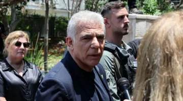 إسرائيل: لابيد ينادي بإنهاء الصراع في غزة