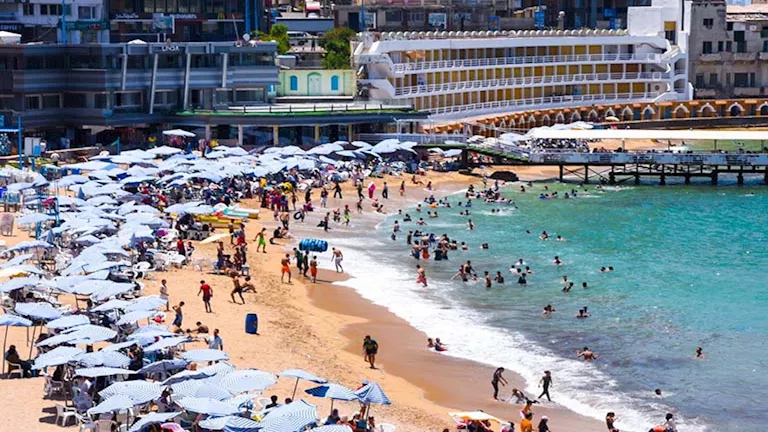 إشغال الفنادق في الإسكندرية خلال العيد يبلغ 75% والشواطئ 90% (صور) إشغال الفنادق في الإسكندرية خلال العيد يبلغ 75% والشواطئ 90% (صور)