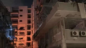 إصابة 4 أشخاص وت damage مبنيين بسبب سقوط صاروخ إيراني في حيفا، حسب البث الإسرائيلي.
