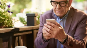 إعدادات تساعد كبار السن على استخدام الهواتف الذكية بسهولة