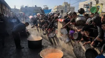 إعلام إسرائيلي: إسرائيل توقف دخول المساعدات إلى قطاع غزة حتى إشعار آخر