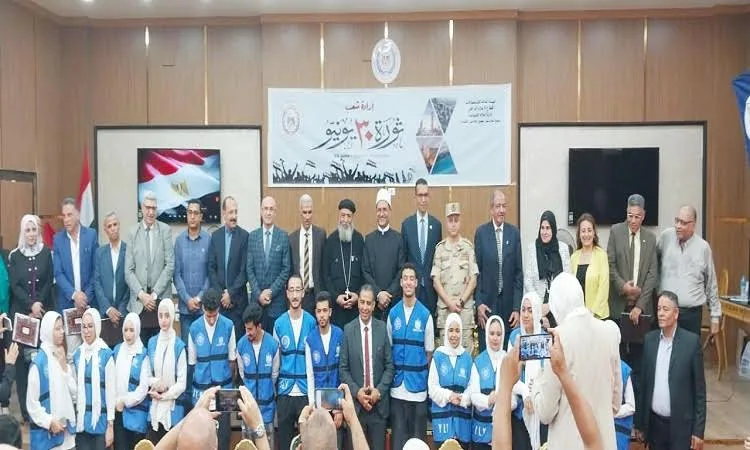 إعلام القليوبية يحيي ذكرى ثورة 30 يونيو ويفتخر بتكريم مجموعة من الصحفيين
