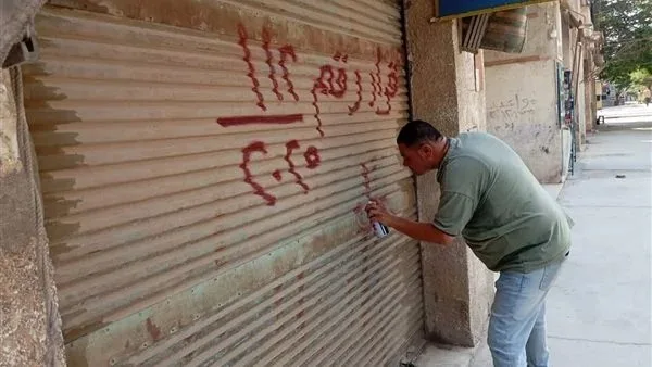 إغلاق وتشميع 20 متجرًا مخالفًا خلال حملة موسعة في مدينة 15 مايو