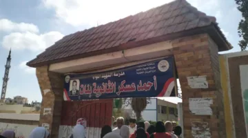 إقبال طلاب الثانوية العامة على مراكز الامتحانات في شمال سيناء