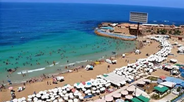 إقبال واسع على شواطئ الإسكندرية ونداءات هامة للزوار.