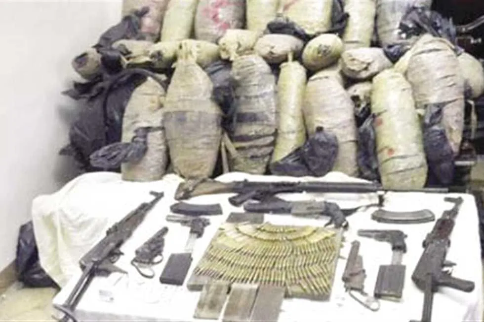 إلقاء القبض على 12 شخصًا متهمًا بحيازة أسلحة نارية وتهريب المخدرات في القاهرة إلقاء القبض على 12 شخصًا متهمًا بحيازة أسلحة نارية وتهريب المخدرات في القاهرة