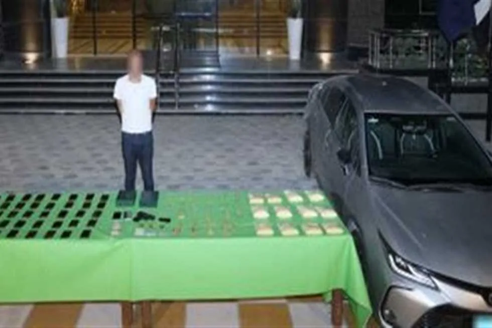 إلقاء القبض على 18 متهماً بحوزتهم أسلحة و22 كيلوجرام من المخدرات خلال حملة أمنية في القاهرة إلقاء القبض على 18 متهماً بحوزتهم أسلحة و22 كيلوجرام من المخدرات خلال حملة أمنية في القاهرة