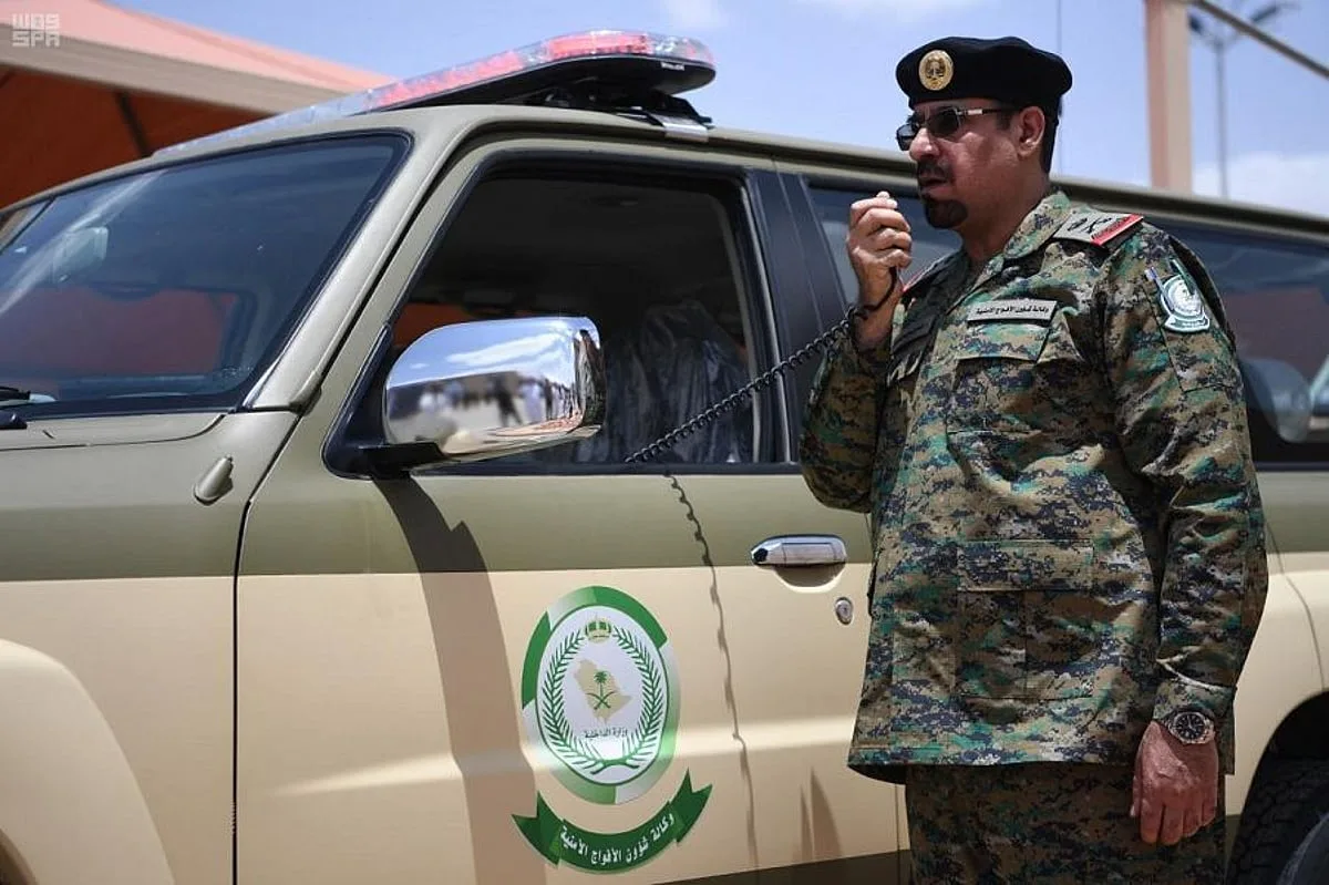 إلقاء القبض على 19 شخصًا بتهمة تهريب 270 كيلوغرامًا من القات في جازان إلقاء القبض على 19 شخصًا بتهمة تهريب 270 كيلوغرامًا من القات في جازان